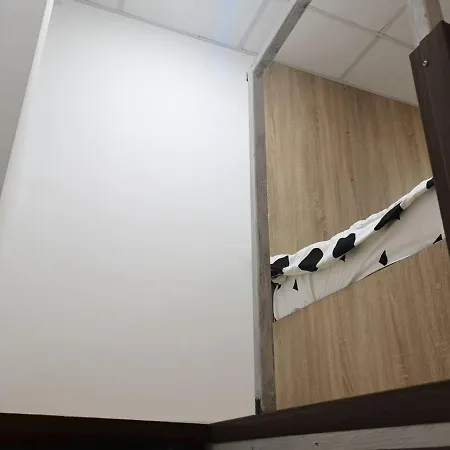 Eden Apartment *